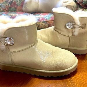 WOW POSHMARK - UGG Leather and Fur Lined Booties